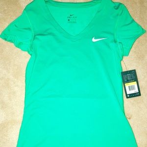 Nike Womens NWT dri-fit too small green